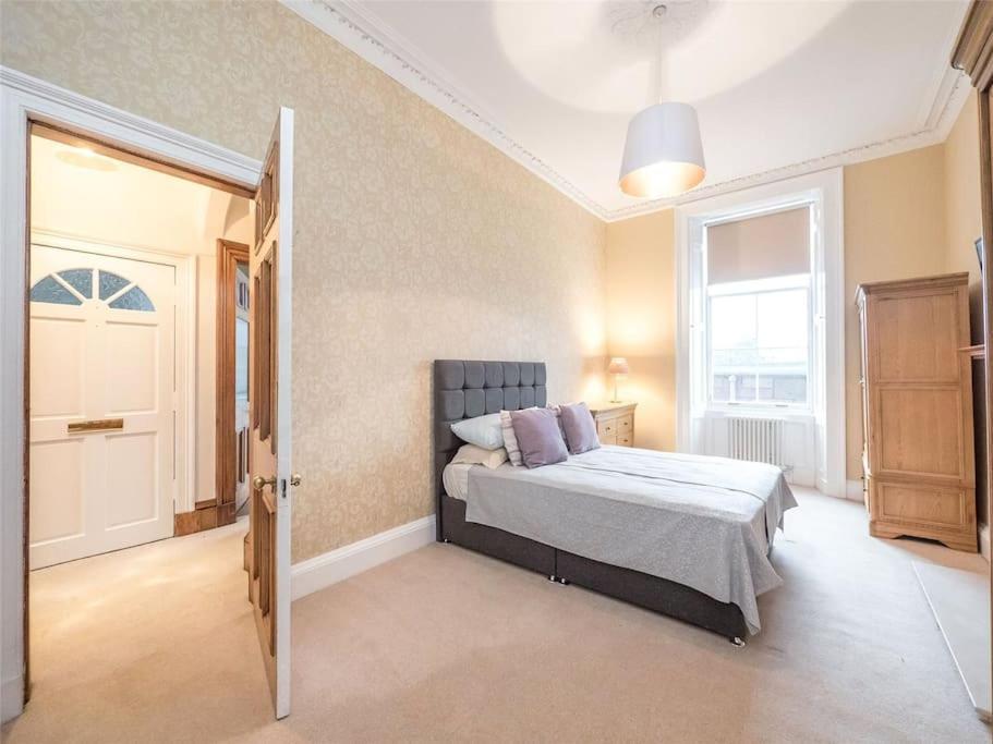 Beautiful & Bright 2 Bed Flat Murrayfield Edinburgh Exterior photo